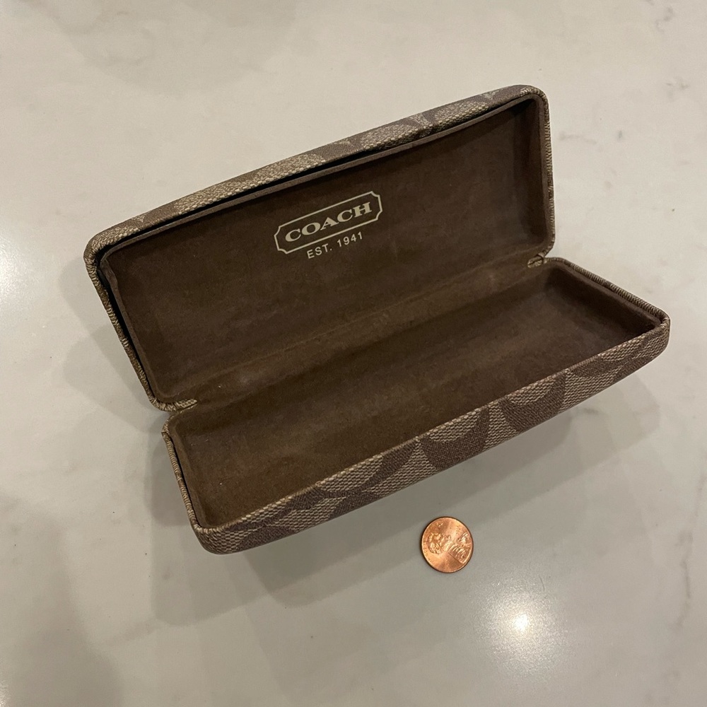 🤎Coach glasses case with original cloth cleaner